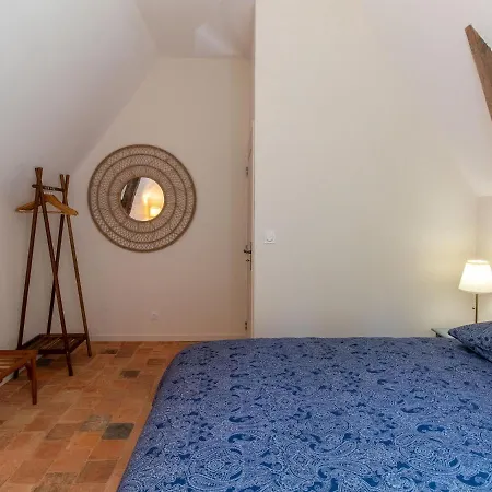 Holiday home Maison Ancienne Renovee Avec Jardin, Animaux Admis, Parking - Pres De - Fr-1-622-58