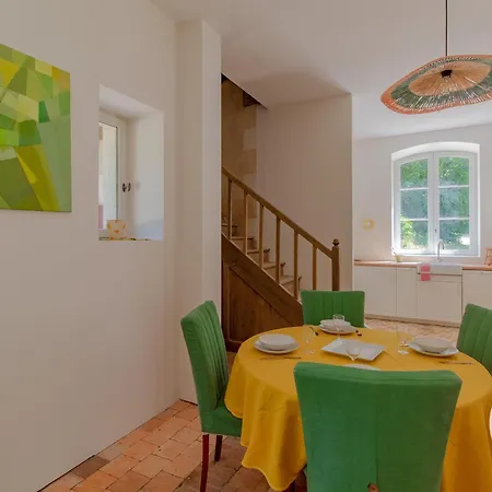 Holiday home Maison Ancienne Renovee Avec Jardin, Animaux Admis, Parking - Pres De - Fr-1-622-58