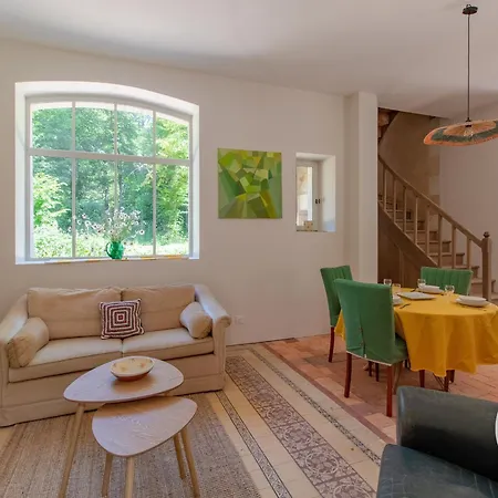 Holiday home Maison Ancienne Renovee Avec Jardin, Animaux Admis, Parking - Pres De - Fr-1-622-58 Bauge-en-Anjou